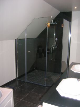 Douche in natuursteen