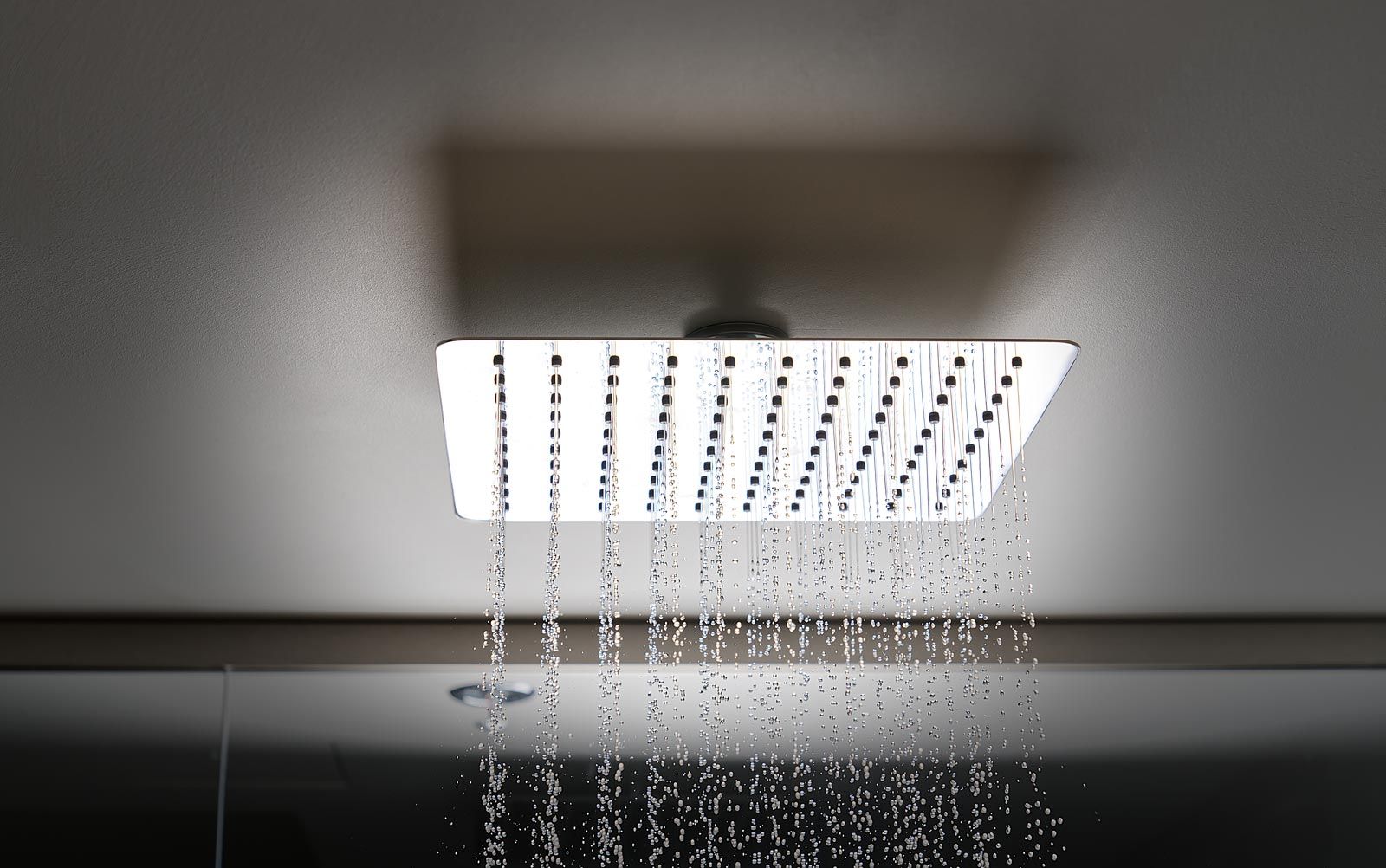 Wat je echt moet weten vóór je een regendouche laat plaatsen