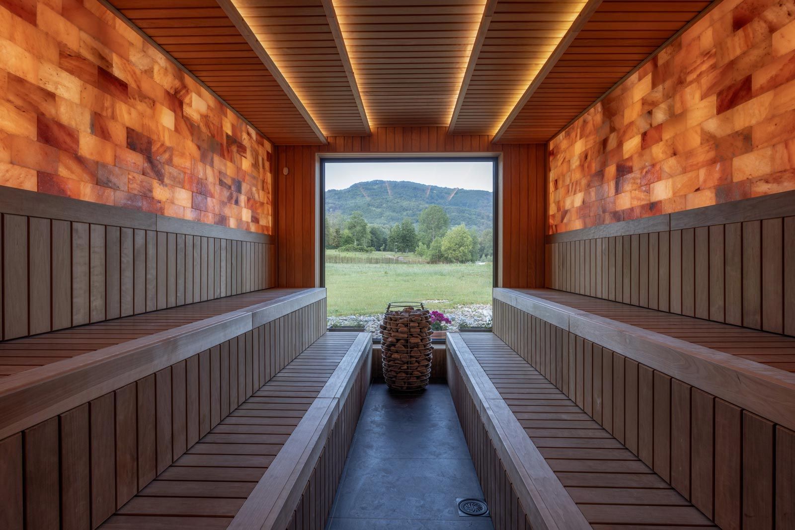 Herstellen in de natuur: bosbaden, hot tubs en “hear nothing”-weekends