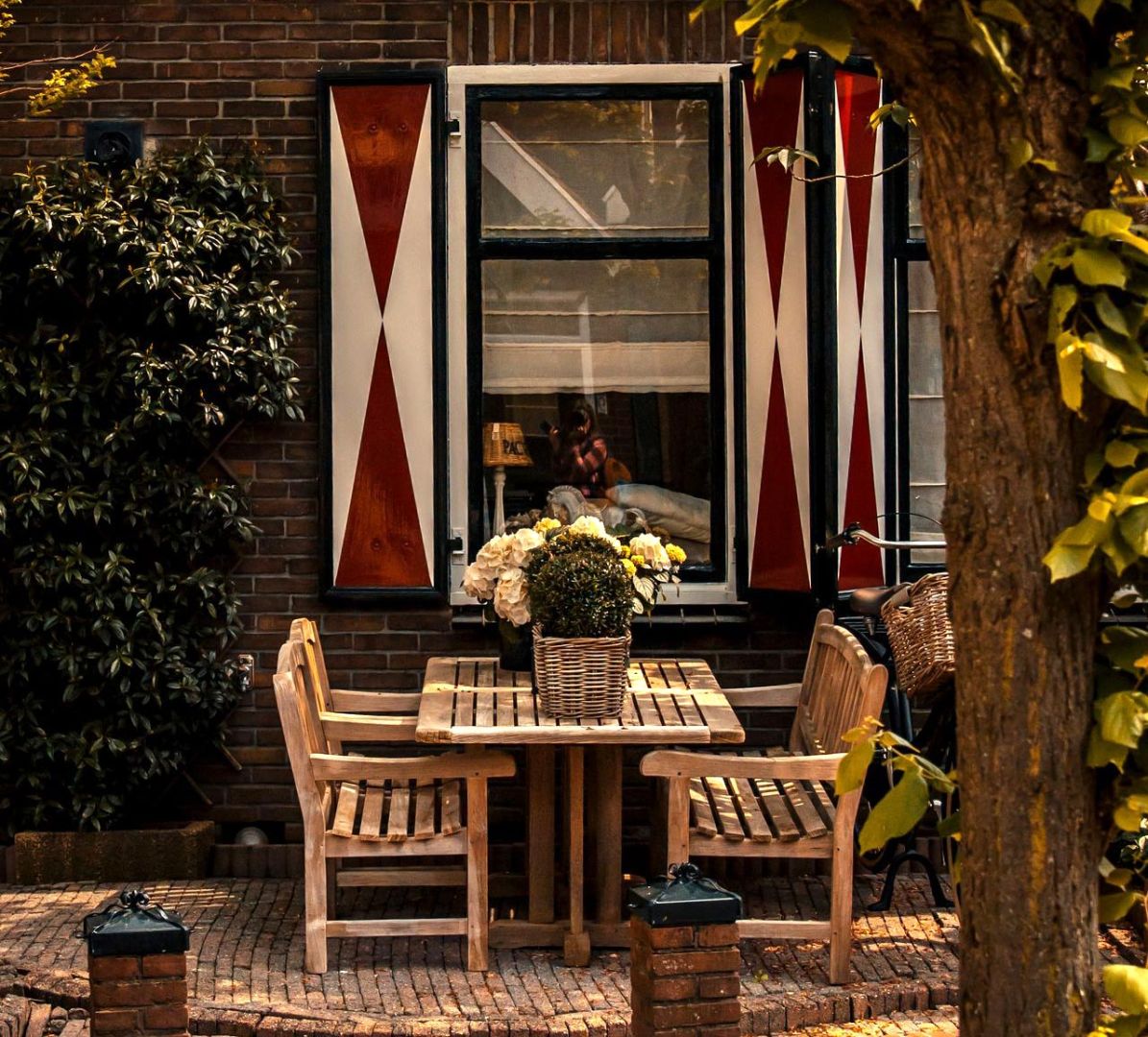 Hier moet je opletten bij het inrichten van een gezellige eethoek buiten