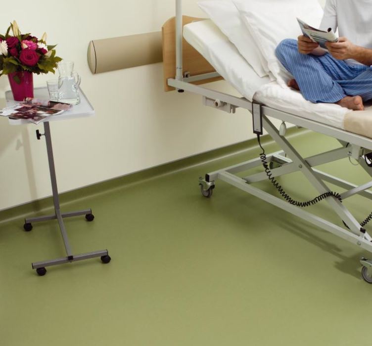 Ziekenhuisvloeren schoonmaken: tips voor een onberispelijk resultaat